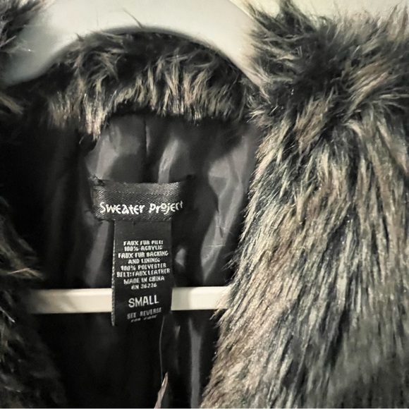 Faux Fur Brownish-Gray Vest with elasticity dark silvery belt. Size small - Picture 16 of 16